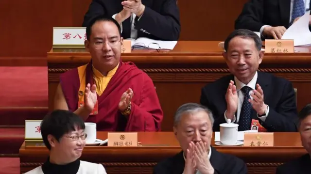 O Panchen Lama indicado por Pequim participa de um evento político do partido único da China