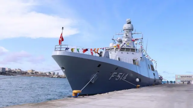 ወተሃደራዊት መርከብ ቱርኪ ብሰሉስ ኣብ ሞቓድሹ ኣትያ