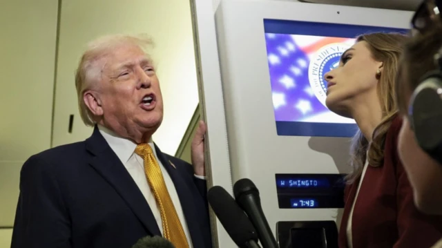 Trump habló con la prensa en el Air Force One después de la detención de Maduro.