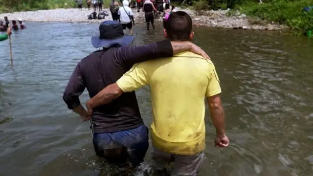 અમેરિકામાં પ્રવેશવાના અનેક ગેરકાયદેસર રસ્તાઓમાંથી એક એવા ડેરિયન ગૅપમાંથી પસાર થઈ રહેલા માઇગ્રન્ટ