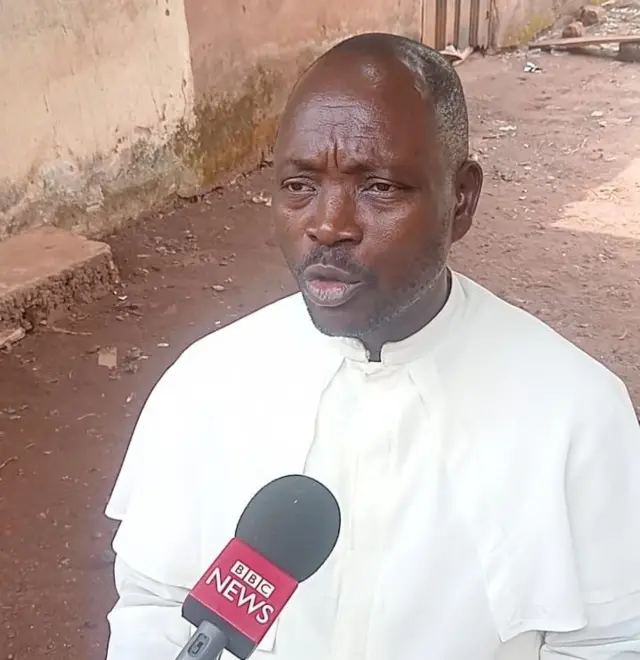 Fada Benjamin Ochiagha, Onye Awhum