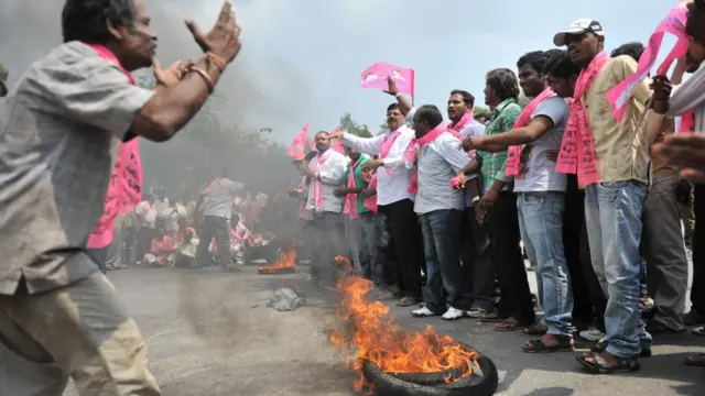 60 च्या दशकात 'स्वतंत्र तेलंगणा चळवळ' बनली.