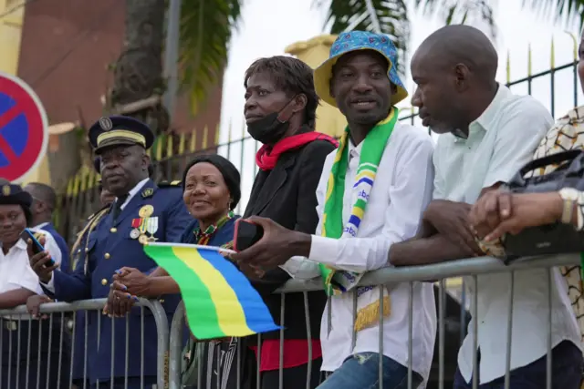 Ụmụafọ mba Gabon bịara ikiri anya