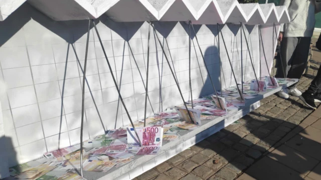 Макета надстрешнице железничке станице у Новом Саду