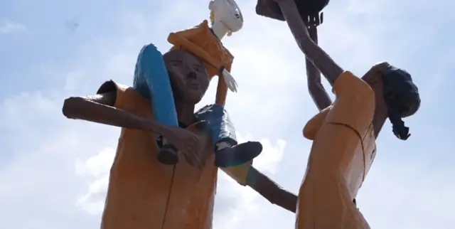 Ere afin to gbe ọmọ dani