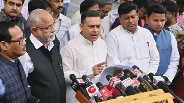 भाजपाच्या आयटी सेलचे प्रमुख अमित मालवीय (डावीकडून तिसरे) म्हणाले की राहुल गांधींच्या बोलण्याचं त्यांना आश्चर्य वाटतं आहे