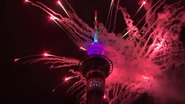 Auckland'da yeni yıl havai fişeklerle kutlandı.
