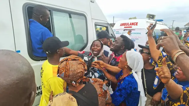 Awọn oludaro lara ọkọ to gbe oku Jagaban lọ sile 