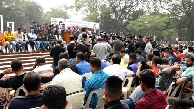 রাজপথে কর্মসূচী দিয়ে সক্রিয় আছে আওয়ামী লীগ