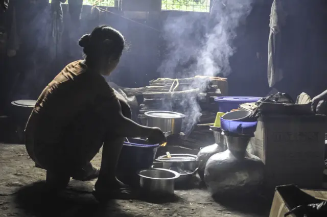 ရခိုင်ပြည်နယ်စစ်ရှောင်စခန်းတခုအတွင်းကစစ်ရှောင်ပြည်သူတစ်ဦး