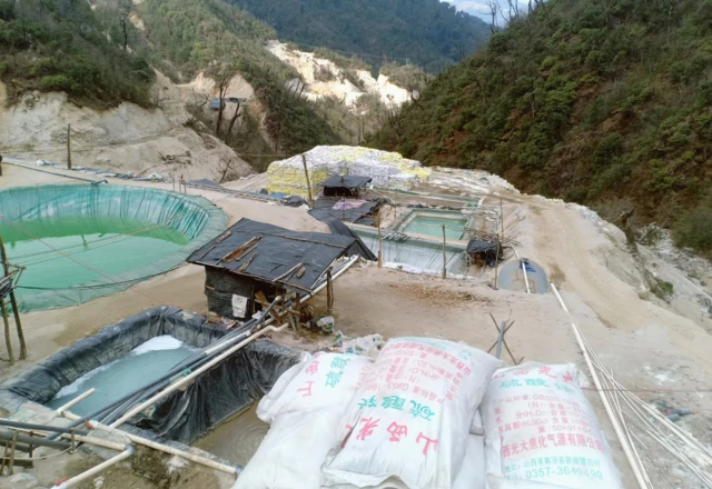 ကချင်ပြည်နယ်ထဲက မြေရှားသတ္တုတူးဖော်ရေးလုပ်ငန်းခွင်