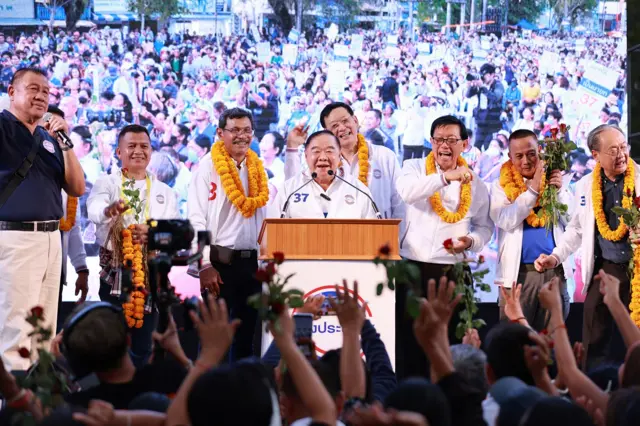 ลุงป้อม