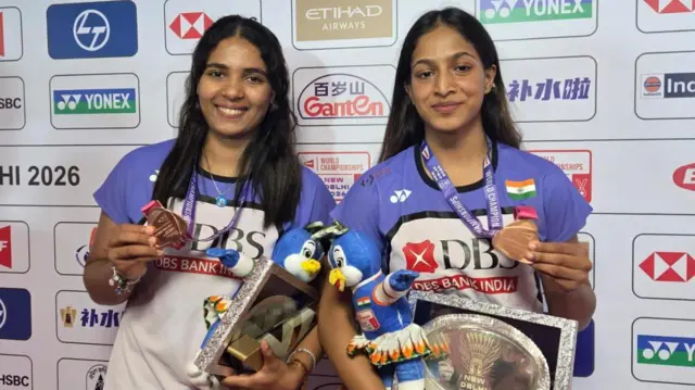 गायत्री गोपीचंद और उनकी महिला युगल जोड़ीदार त्रिशा जॉली 