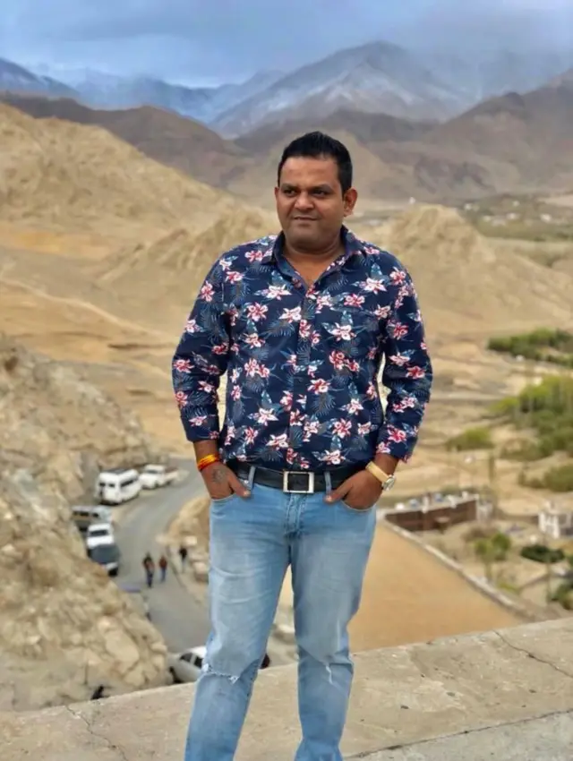 ઓળખનારાના મતે પ્રજ્ઞેશ પટેલ પહેલાંથી 'છેતરપિંડી અને અવળા ધંધા'માં સપડાયેલો રહેતો