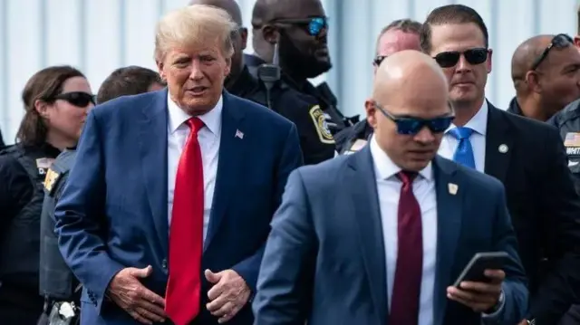 Суд над Трампом по делу о секретных документах отложен на ...