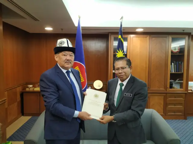 Азимбек Бекназаров