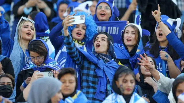 تماشاگران استقلال در بازی مقابل مس کرمان مرداد ۱۴۰۱