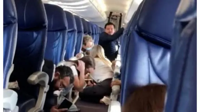 Namoonni xayyaara keessa lafa ciciisan