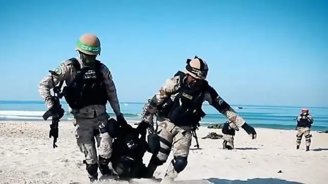 হামাসের ভিডিওগুলিতে দেখা যায় কীভাবে ৭ই অক্টোবরের আগে তারা মহড়া দিয়েছে।