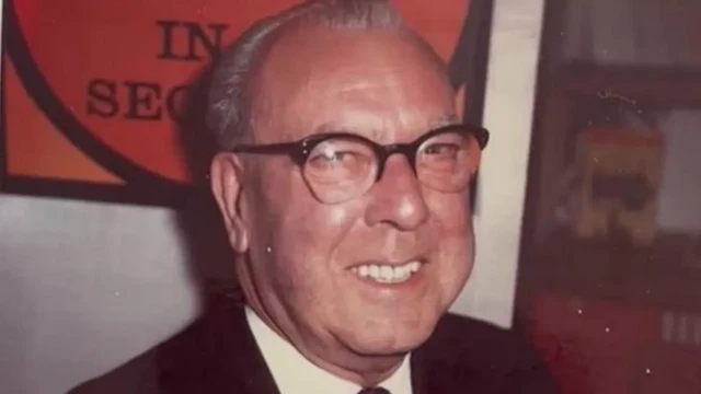 John F Stevenson merupakan seorang fotografer pada 1930-an