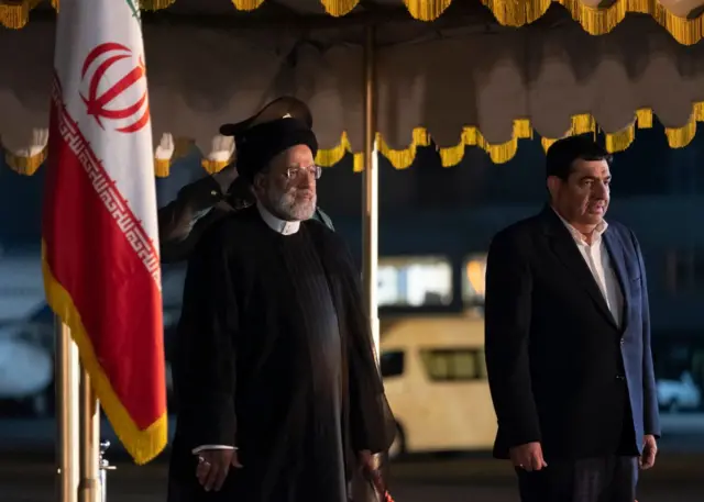 Muhammed Muhbir, İbrahim Reisi (sağda) ile birlikte 