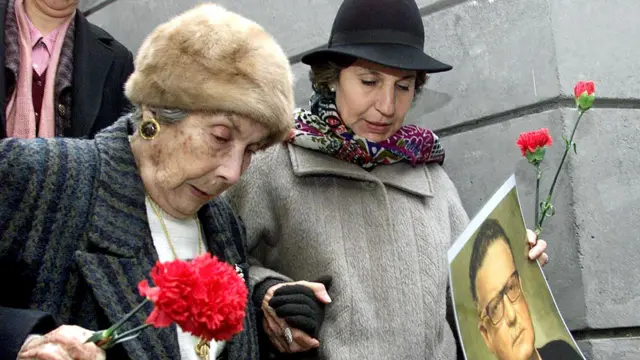 Isabel Allende y su madre, Hortensia Bussi.