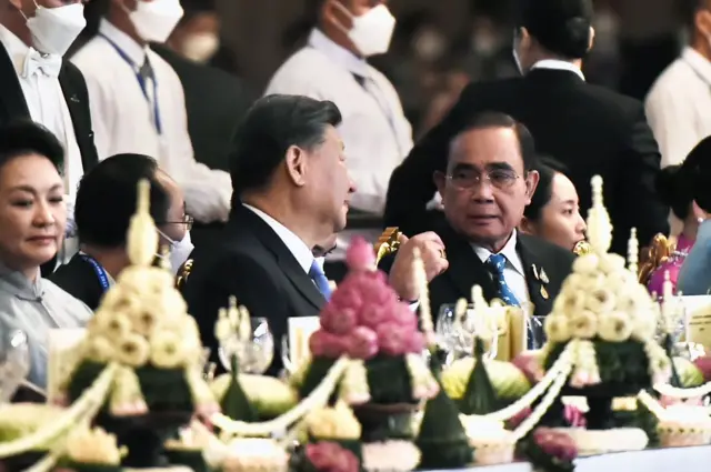 ง﻿านเลี้ยงอาหารค่ำเมื่อคืนวันที่ 17 พ.ย.