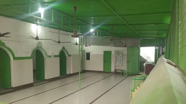 जिस मस्जिद में फ़वाद रहते थे उसकी हरी छत और मेहराबों को निहारना उन्हें पसंद था