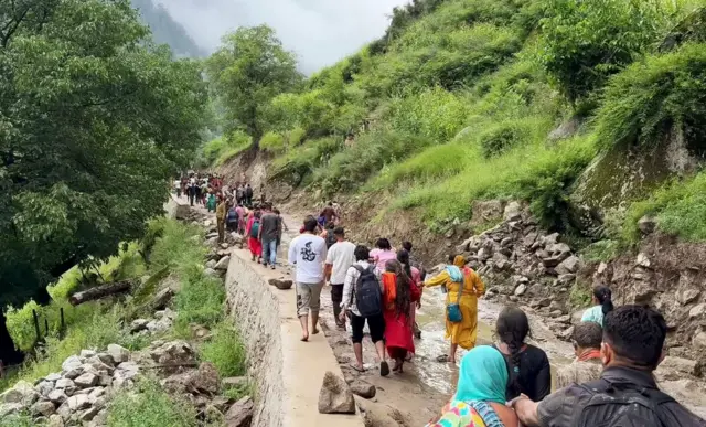 બીબીસી ગુજરાતી જમ્મુ કાશ્મીર કિશ્તવાડ પૂર ક્લાઉડ બર્સ્ટ ઓમર અબ્દુલ્લા મુખ્યમંત્રી વાદળ