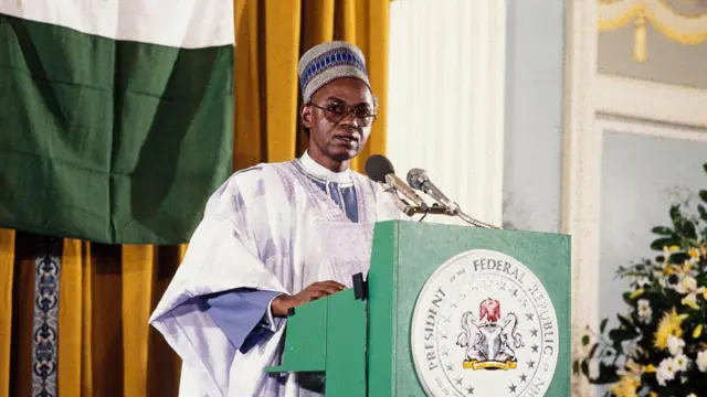 Oloogbe Shehu Usman Shagari, Aarẹ Naijiria lati 1979 de 1983.