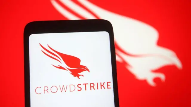 Qué es Crowdstrike, el software de ciberseguridad al que se atribuye el apagón informático mundial - BBC News Mundo