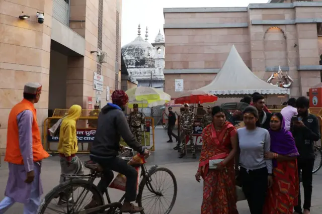 အိန္ဒိယ၊ ဗာရာဏသီ၊ ဗလီ၊ မွတ်ဆလင်၊ ဟိန္ဒူ