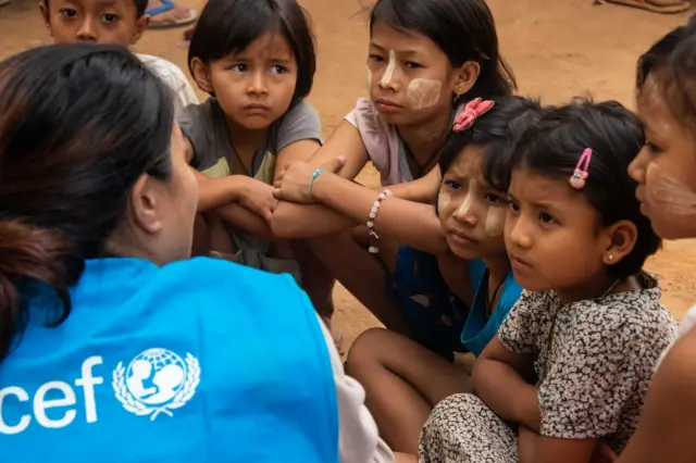 ငလျင်သင့် ဒေသက ကလေးငယ်တွေကို အားပေးနေတဲ့ ယူနီဆက်ဖ် 