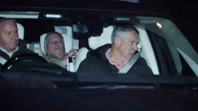 Andrés fue visto en un auto al dejar la estación de policía