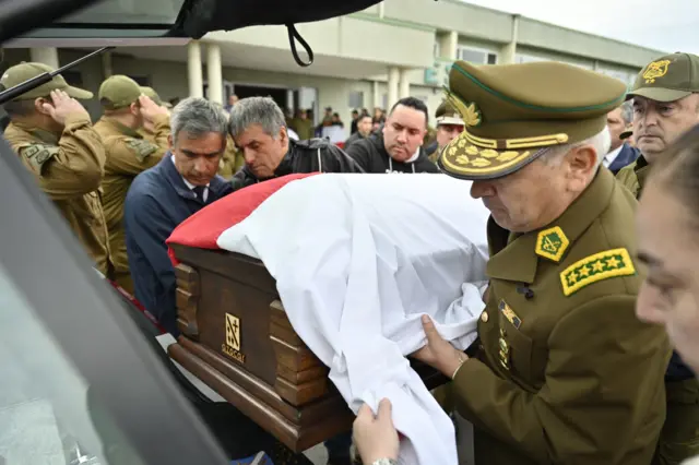 Funeral de uno de los carabineros muertos