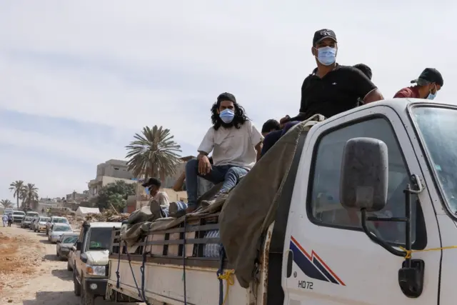 قوافل إغاثية