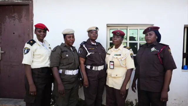 Women wey wear uniform