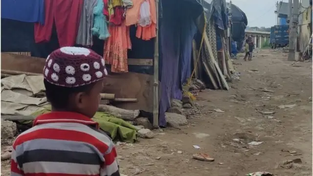 मदनपुर खादर की रोहिंग्या बस्ती