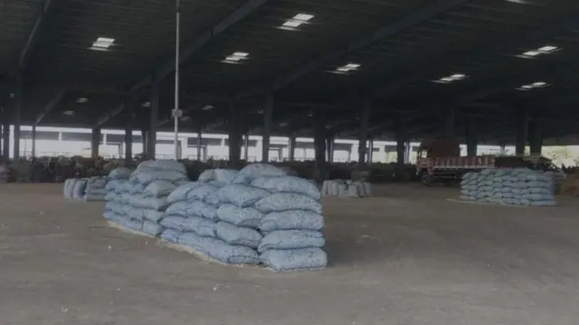 వెల్లుల్లి బస్తాలు 