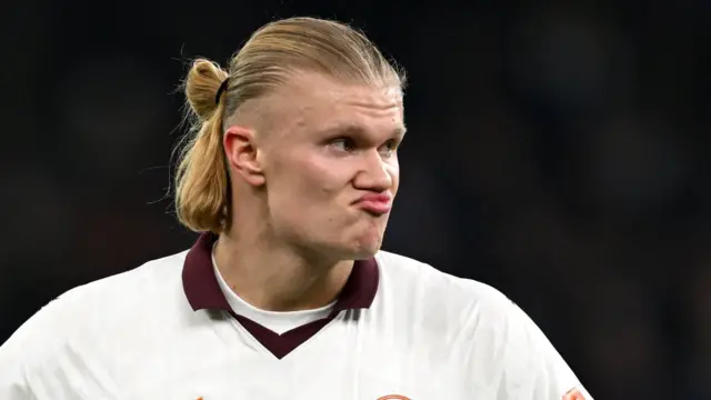 Taphataa Siitii Erliing Halaand mo'amuu booda