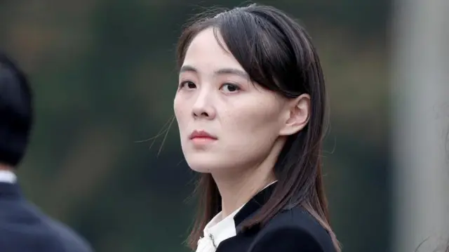 2019년 3월 2일 베트남 하노이의 호찌민 묘소에서 열린 헌화식에 김정은 북한 국무위원장의 여동생 김여정이 참석하고 있다. 하노이 북미회담 결렬 직후의 모습이다