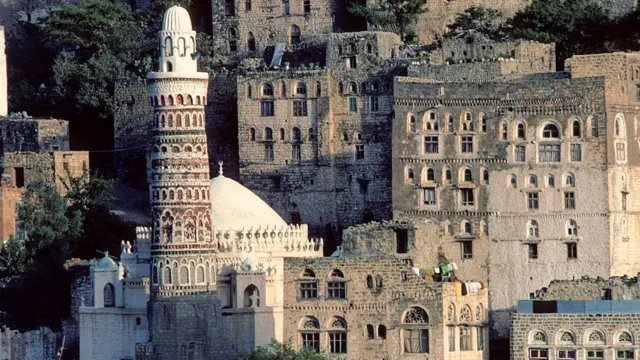 مسجد، جبلہ میں بنائی تھی