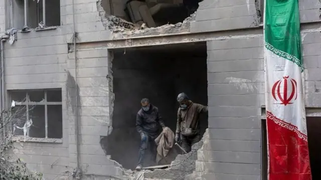 যুক্তরাষ্ট্র ও ইসরায়েল মিলে ইরানের ওপর হাজারো ক্ষেপণাস্ত্র নিক্ষেপ করেছে