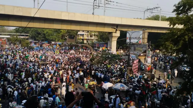শাহবাগ মোড়ে জমায়েত