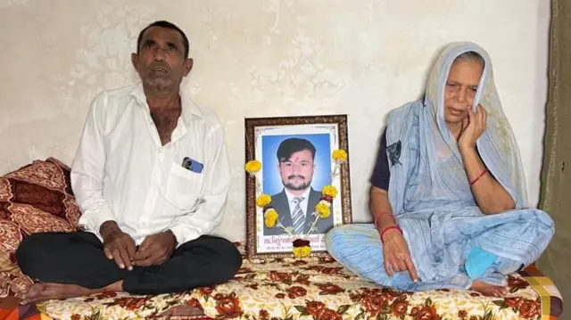 निकुंजभाई पटेल यांचे पालक अद्यापही दु:खात आहेत.