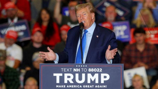 Donald Trumpholdem strip pokercomício nos EUA