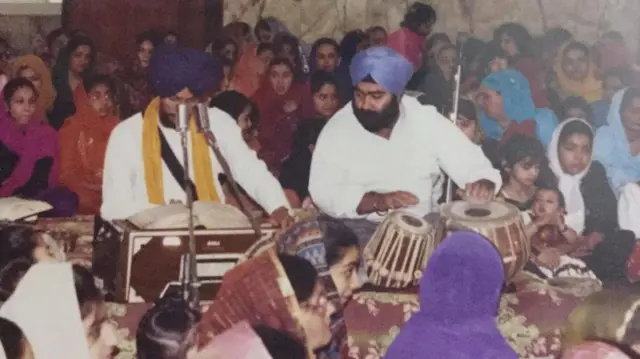 ਕੀਰਤਨ ਕਰਦੇ ਸਿੱਖ