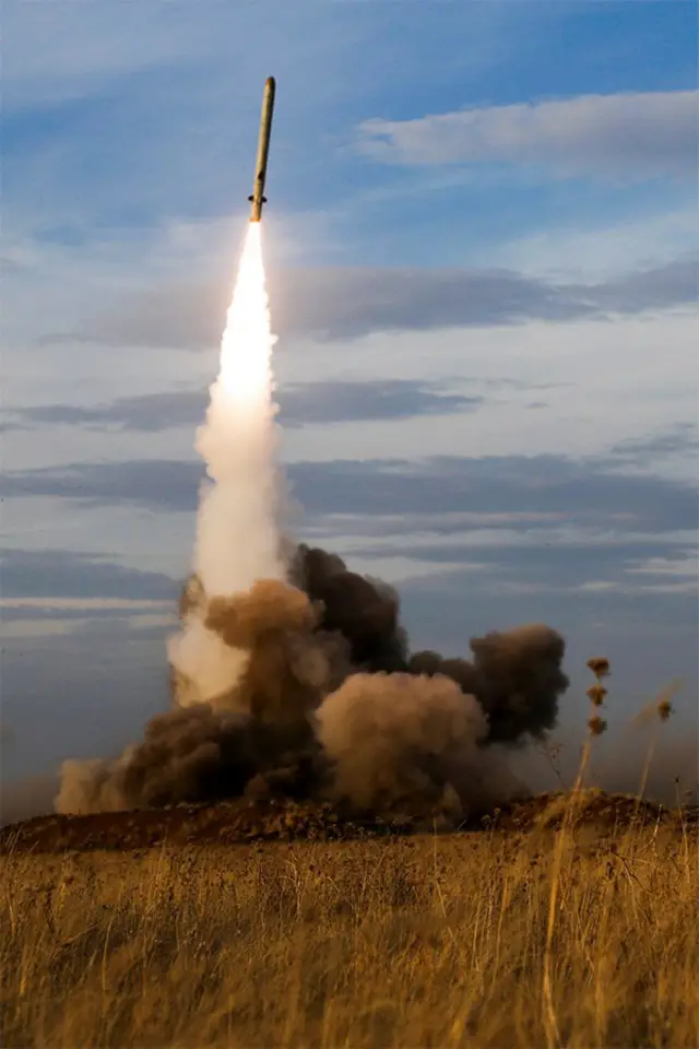 Запуск крилатої ракети ОТРК "Іскандер"