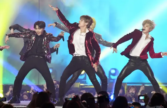 2k கிட்ஸ் : பிடிஎஸ் பாடல்களின் ரசிகர்களாக இருப்பது ஏன்?