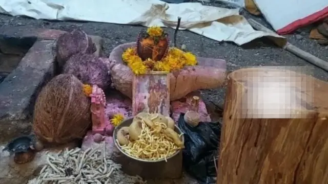 ઝૂંપડીમાં બનાવેલું મંદિર